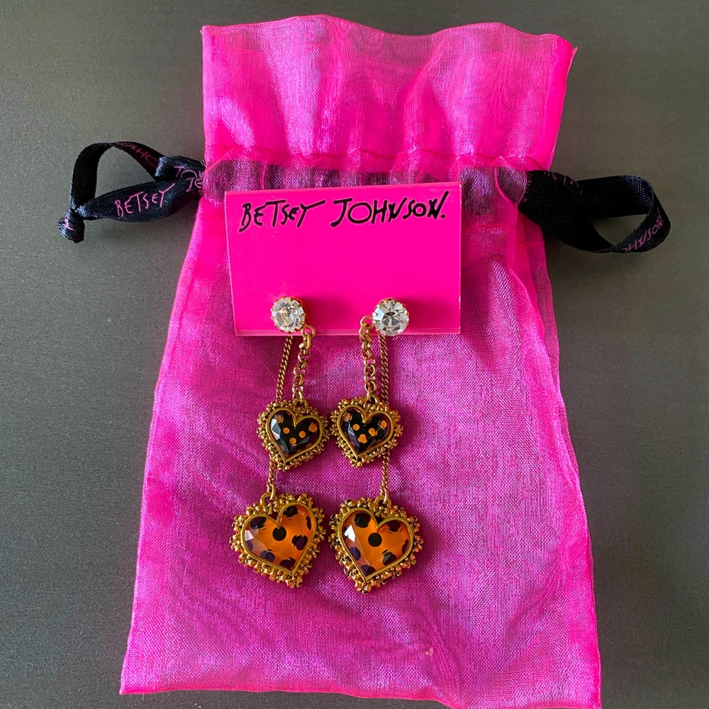 Betsey Johnson dangling heart earrings